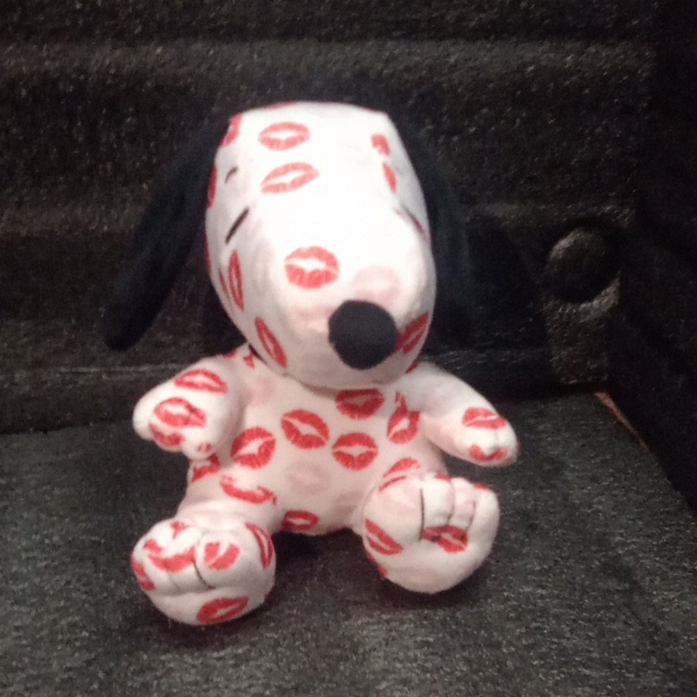 Hallmark Peanuts Snoopy Kisses 💋  8" Plush Stuffed Animal Toy